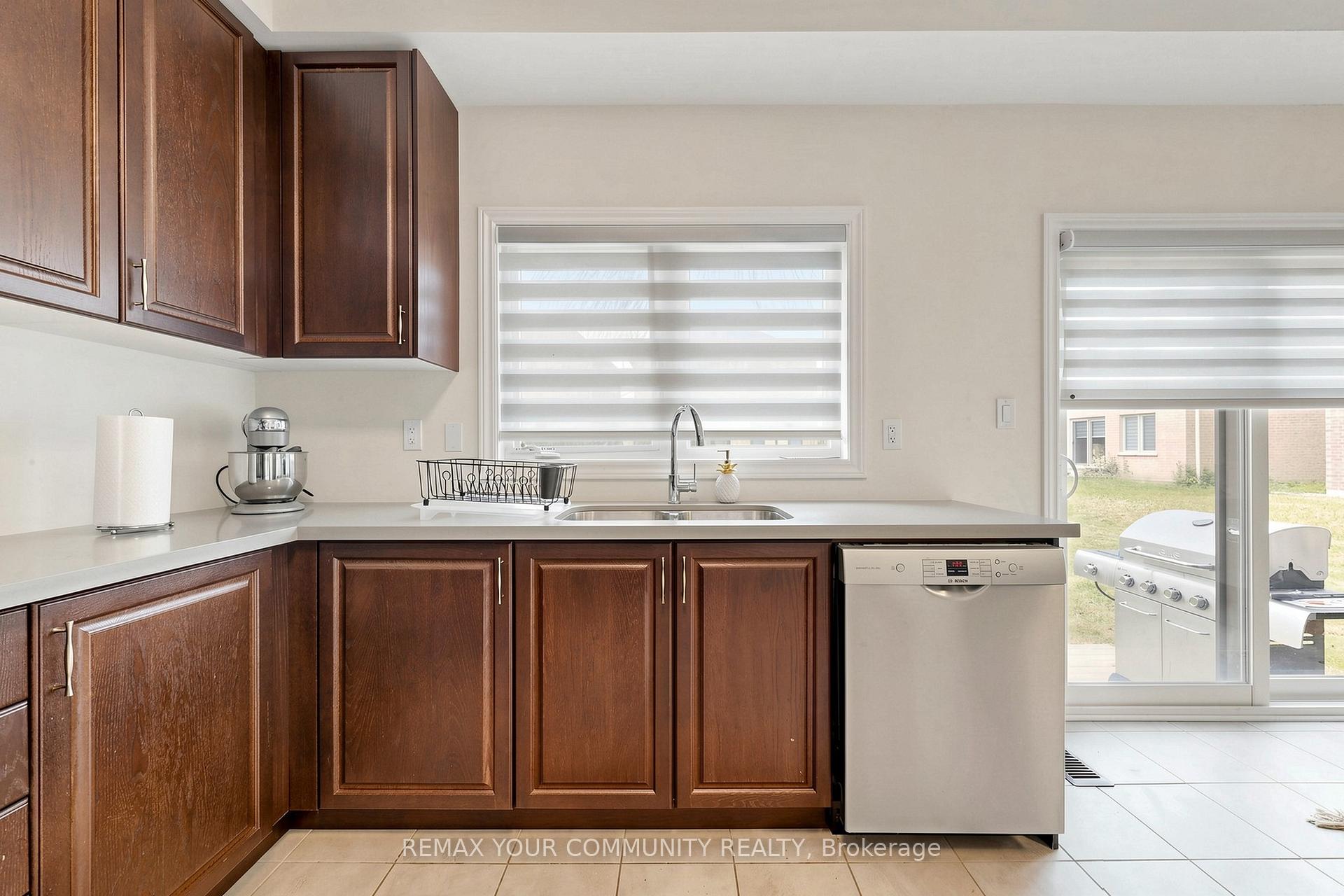 Photo 16 of 356 Danny Wheeler Boulevard, Georgina, Keswick North — HOMEH