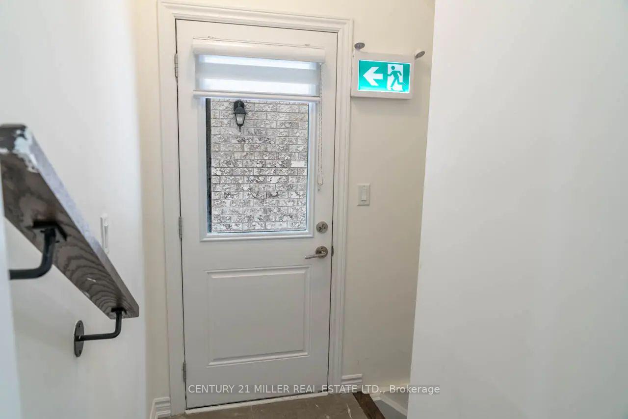 Photo 4 of Unit LOWER, 334 Thimbleweed Court, Milton, Walker — HOMEH
