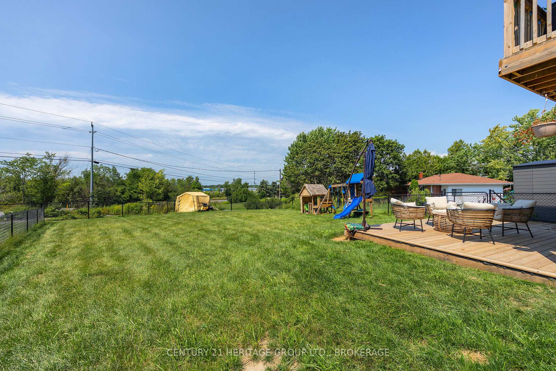 Photo 4 of 141 Superior Drive, Loyalist, Amherstview — HOMEH
