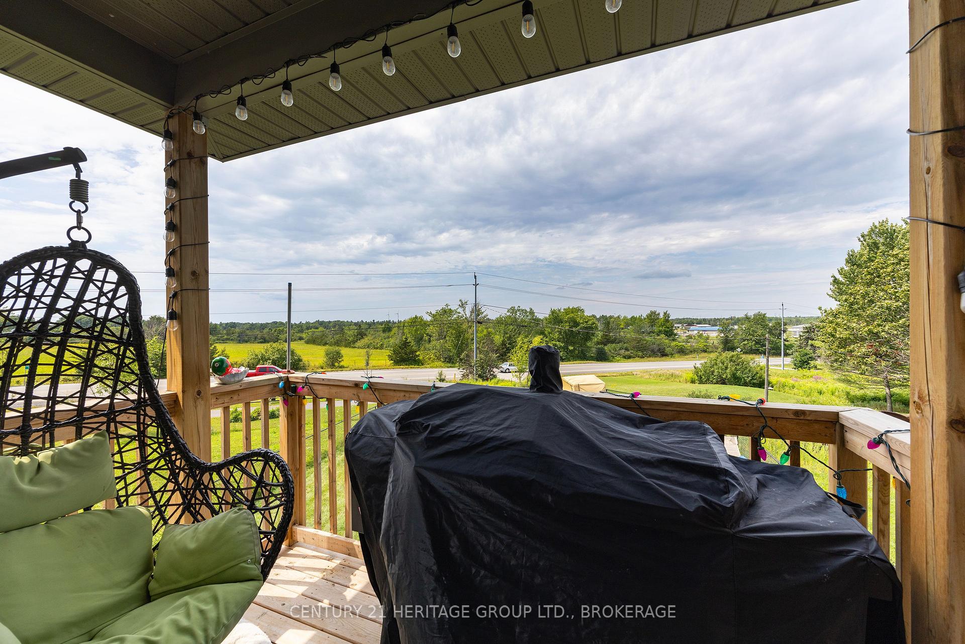 Photo 10 of 141 Superior Drive, Loyalist, Amherstview — HOMEH