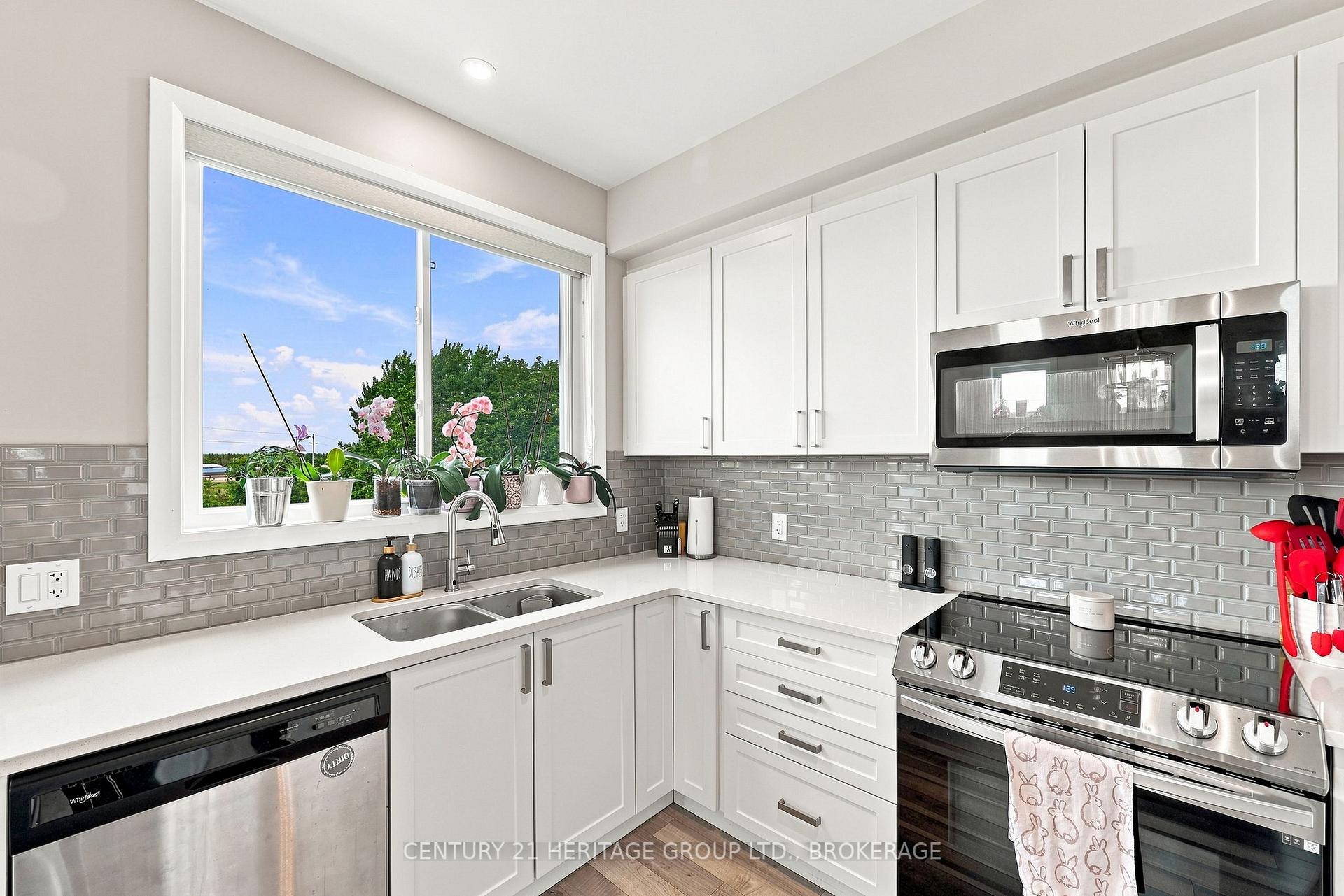 Photo 12 of 141 Superior Drive, Loyalist, Amherstview — HOMEH