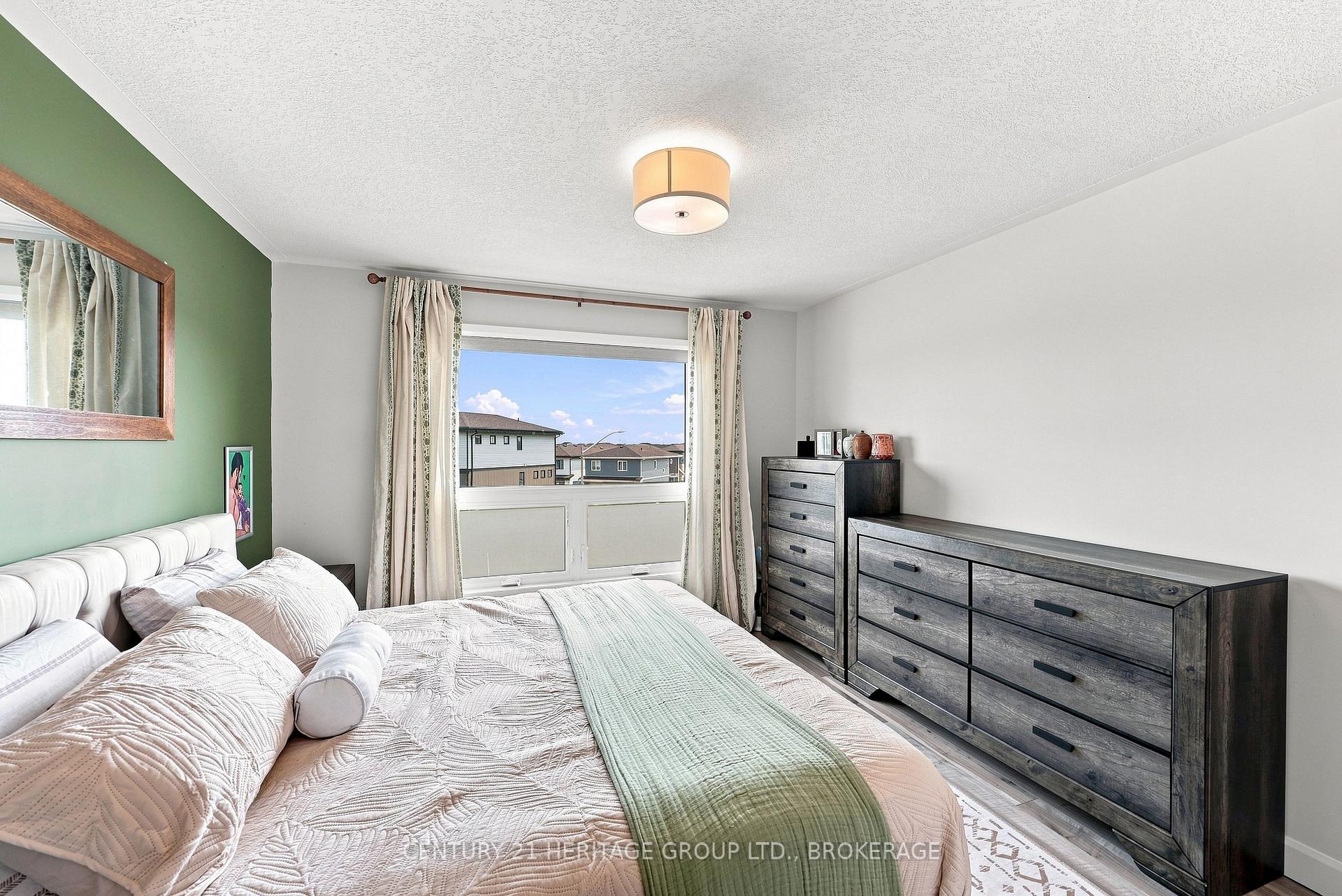 Photo 13 of 141 Superior Drive, Loyalist, Amherstview — HOMEH