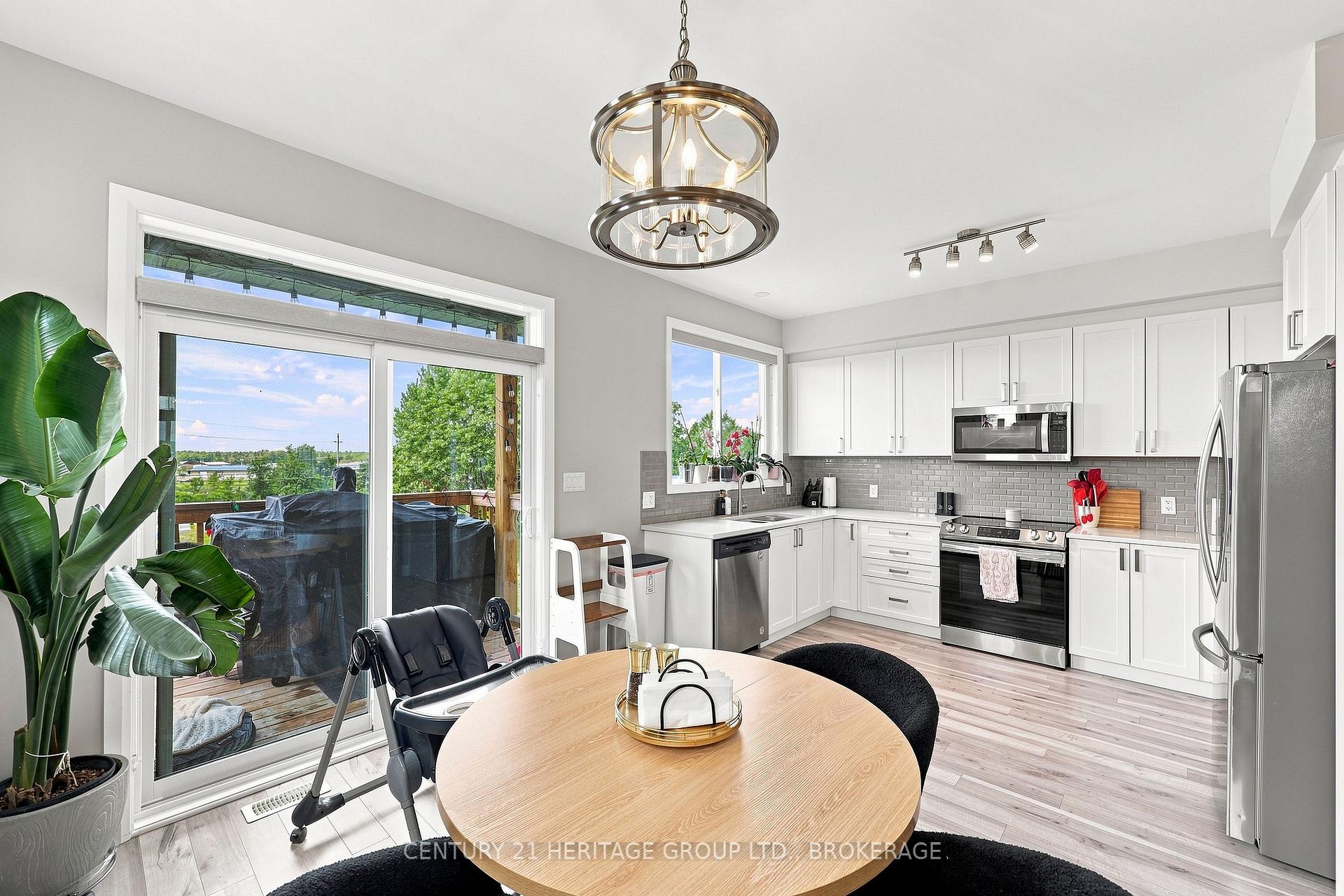 Photo 32 of 141 Superior Drive, Loyalist, Amherstview — HOMEH