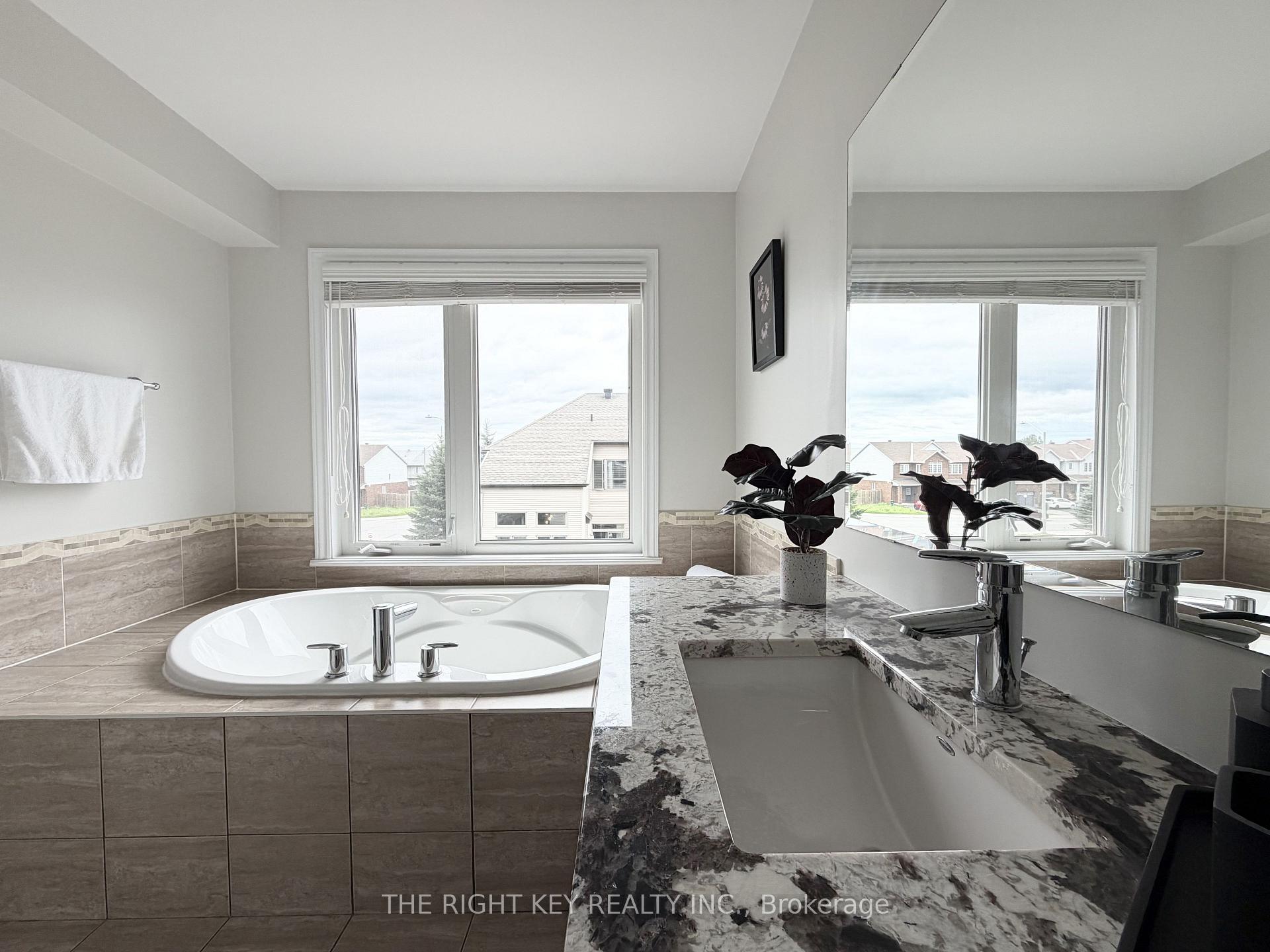 Photo 13 of 100 Popplewell Crescent, Ottawa, Barrhaven - Cedargrove/Fraserdale — HOMEH