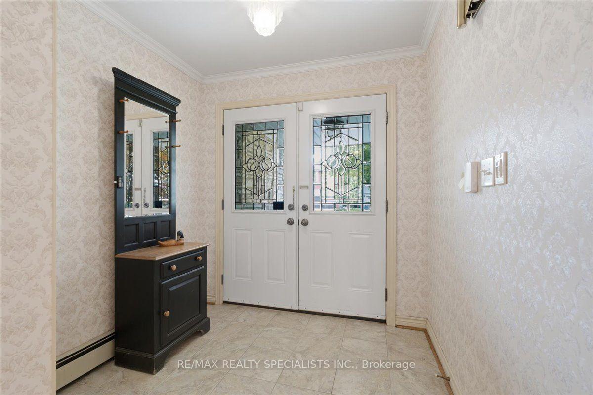 Photo 4 of 1273 Winding Trail, Mississauga, Applewood — HOMEH