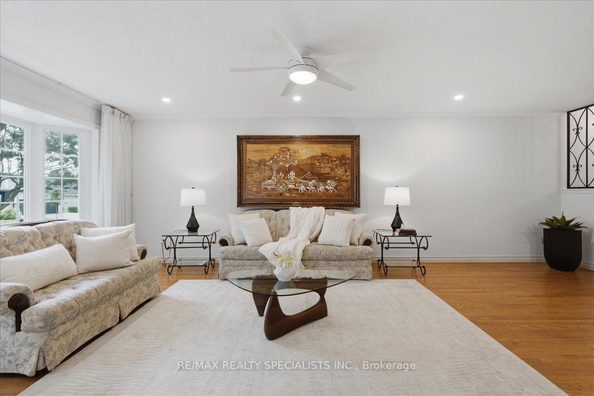 Photo 6 of 1273 Winding Trail, Mississauga, Applewood — HOMEH