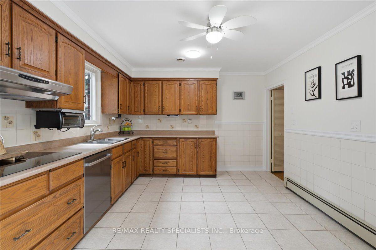 Photo 15 of 1273 Winding Trail, Mississauga, Applewood — HOMEH