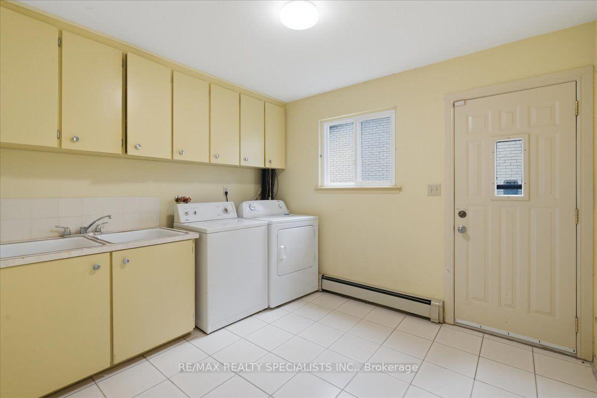 Photo 17 of 1273 Winding Trail, Mississauga, Applewood — HOMEH