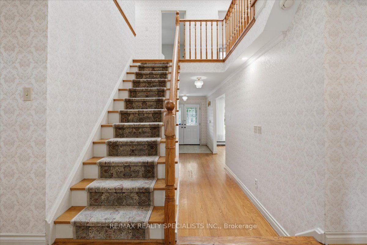 Photo 18 of 1273 Winding Trail, Mississauga, Applewood — HOMEH