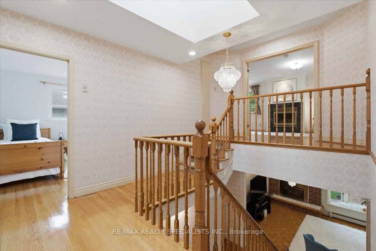 Photo 19 of 1273 Winding Trail, Mississauga, Applewood — HOMEH
