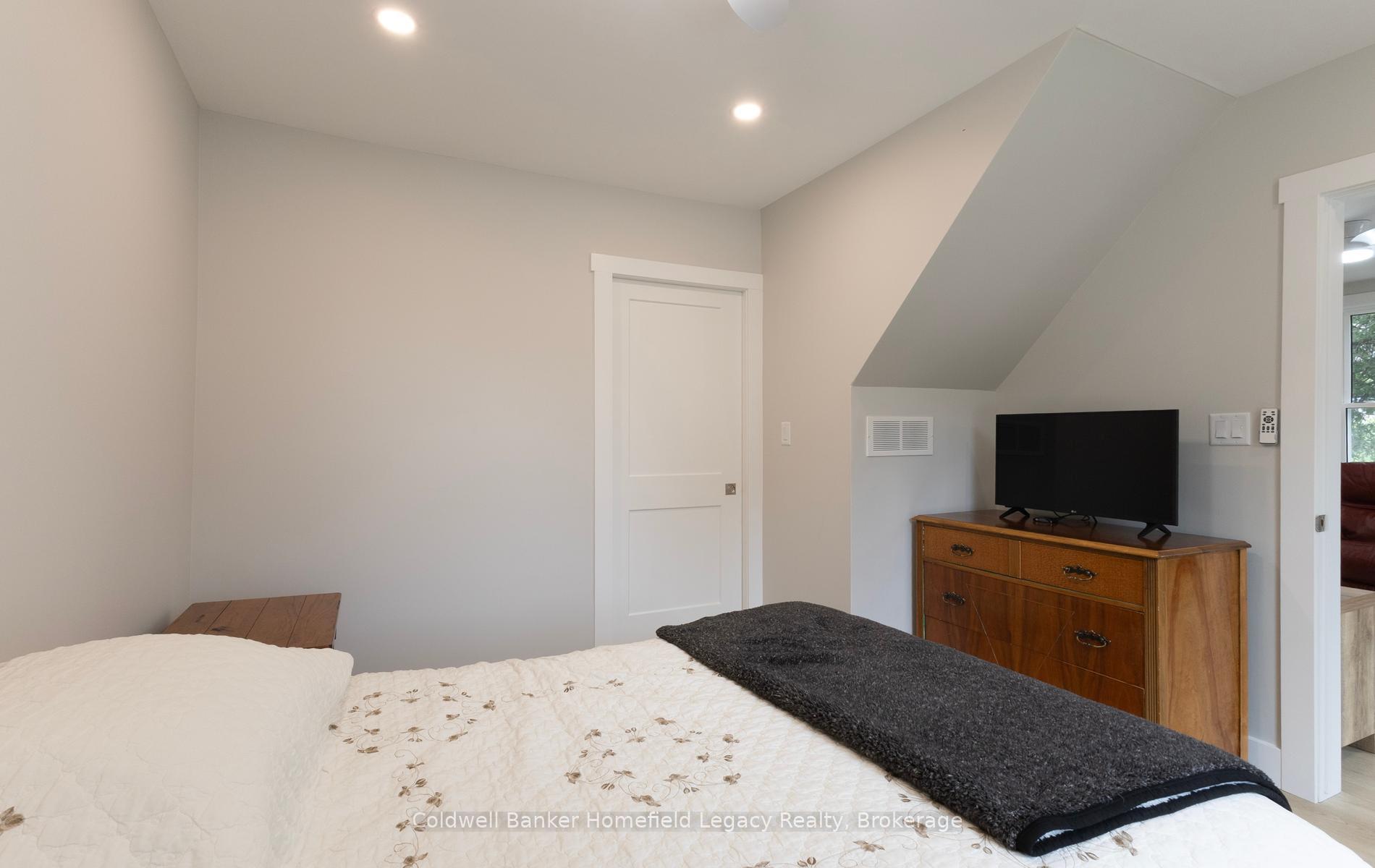 Photo 15 of 178 Thomas Street, St. Marys — HOMEH