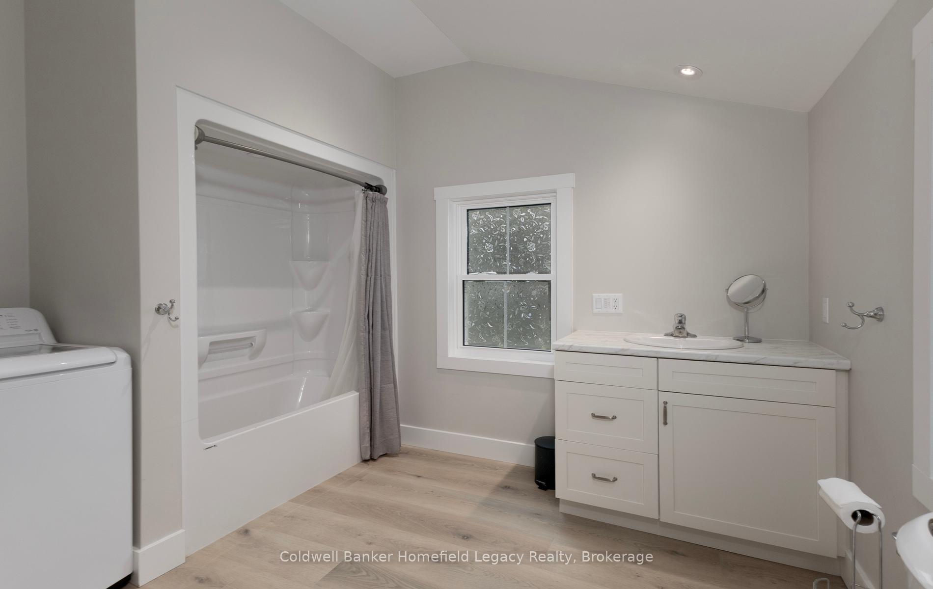Photo 16 of 178 Thomas Street, St. Marys — HOMEH
