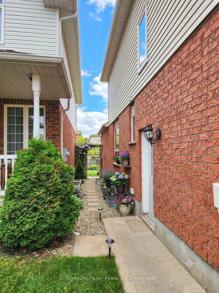 Photo 2 of Unit #B, 25 Gosling Gardens, Guelph, Clairfields/Hanlon Business Park — HOMEH
