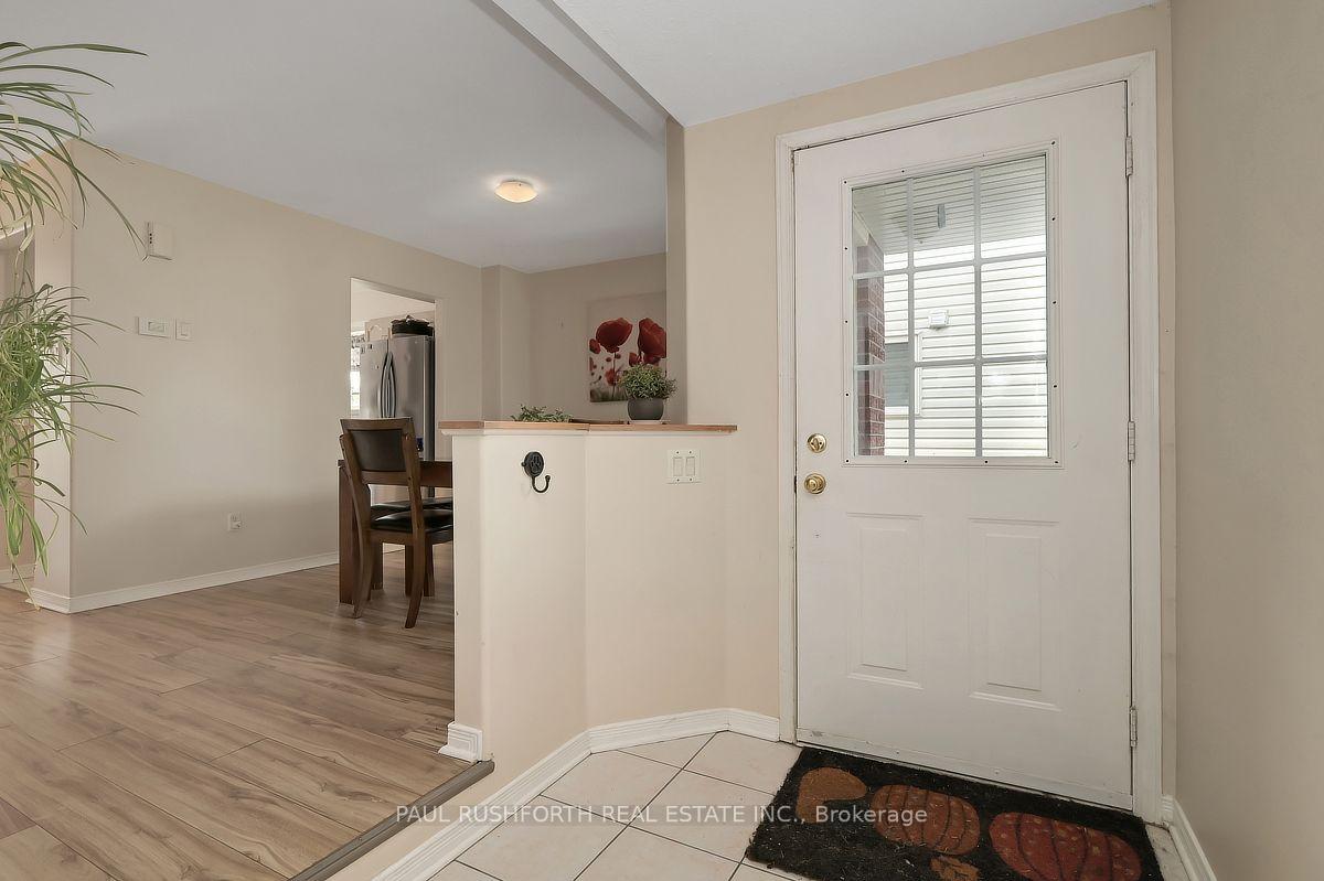 Photo 5 of 92 Splinter Crescent, Ottawa, Fairfield Heights — HOMEH