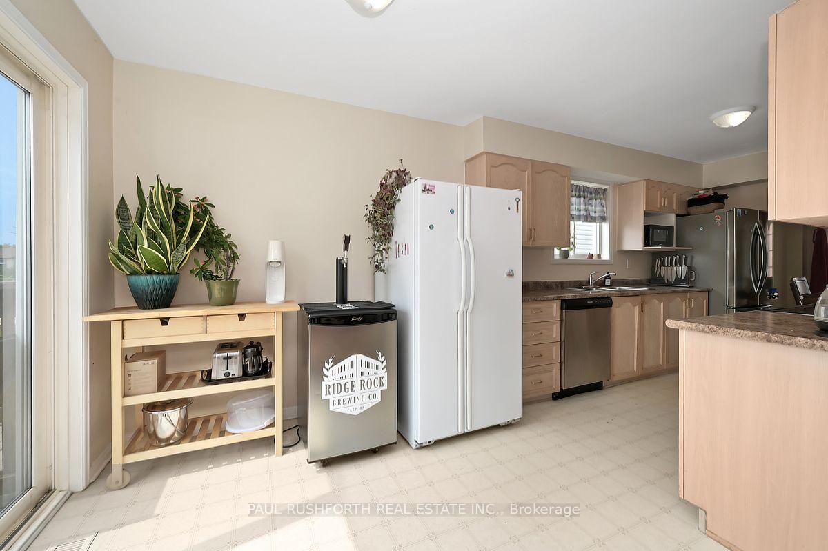 Photo 10 of 92 Splinter Crescent, Ottawa, Fairfield Heights — HOMEH