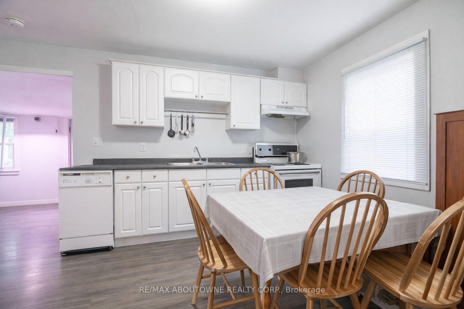 Photo 5 of 108 Queenston Street, St. Catharines, E. Chester — HOMEH