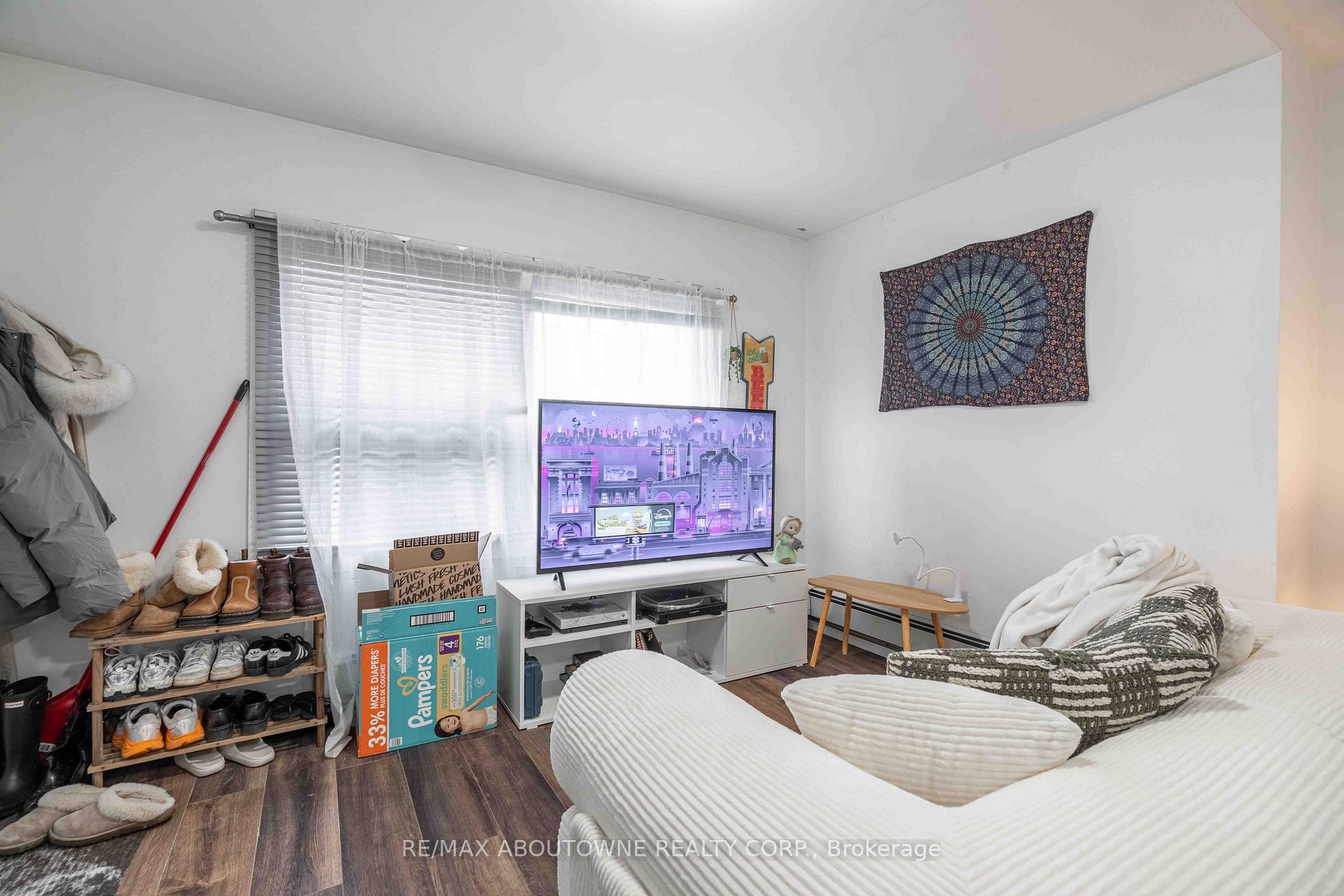 Photo 10 of 108 Queenston Street, St. Catharines, E. Chester — HOMEH