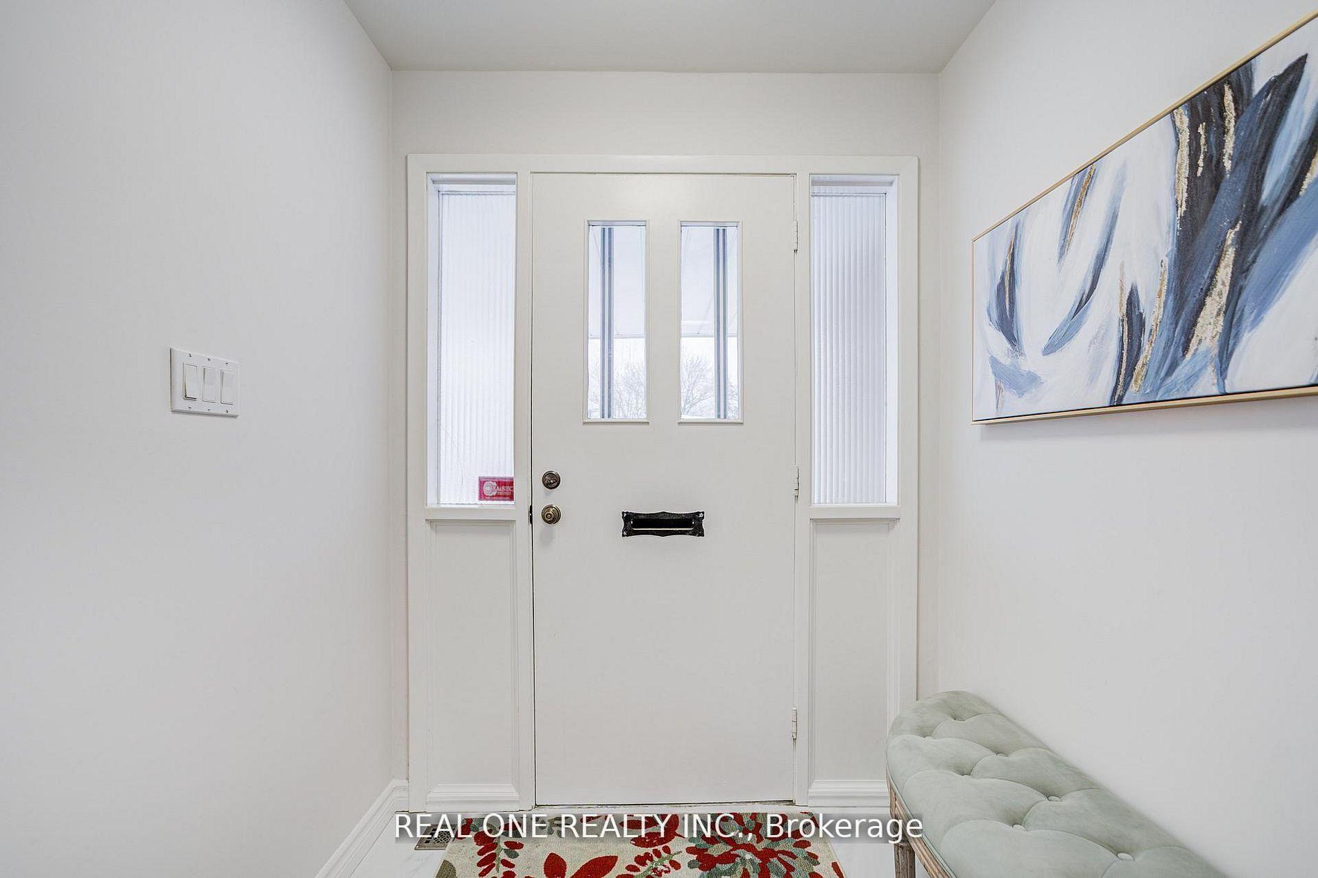 Photo 4 of 22 Kenmanor Boulevard, Scarborough, L'Amoreaux — HOMEH