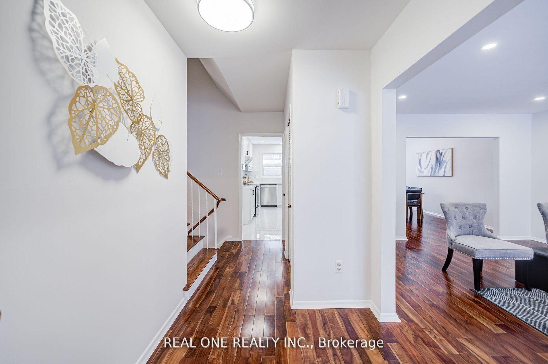 Photo 5 of 22 Kenmanor Boulevard, Scarborough, L'Amoreaux — HOMEH