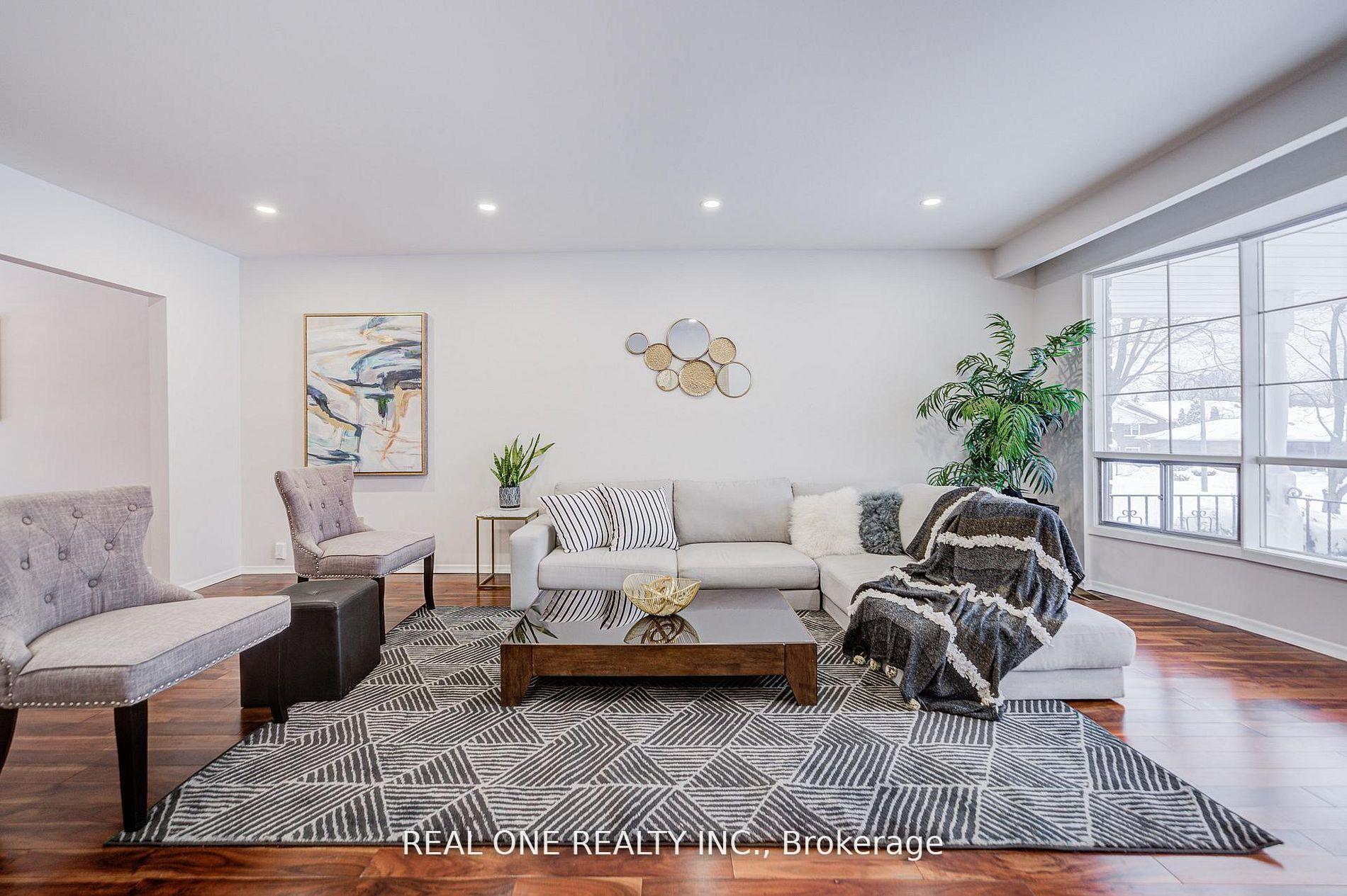 Photo 6 of 22 Kenmanor Boulevard, Scarborough, L'Amoreaux — HOMEH
