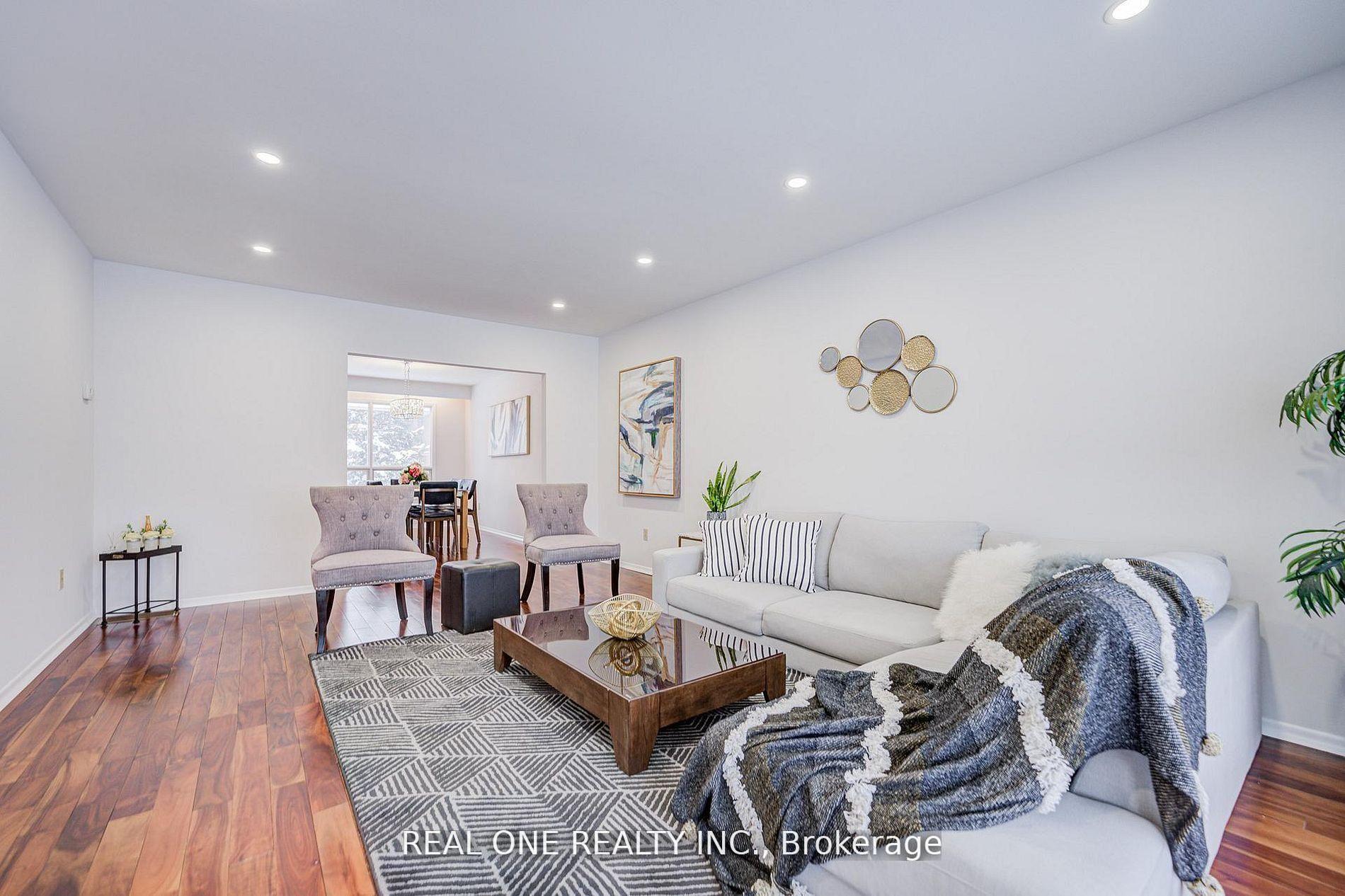 Photo 7 of 22 Kenmanor Boulevard, Scarborough, L'Amoreaux — HOMEH