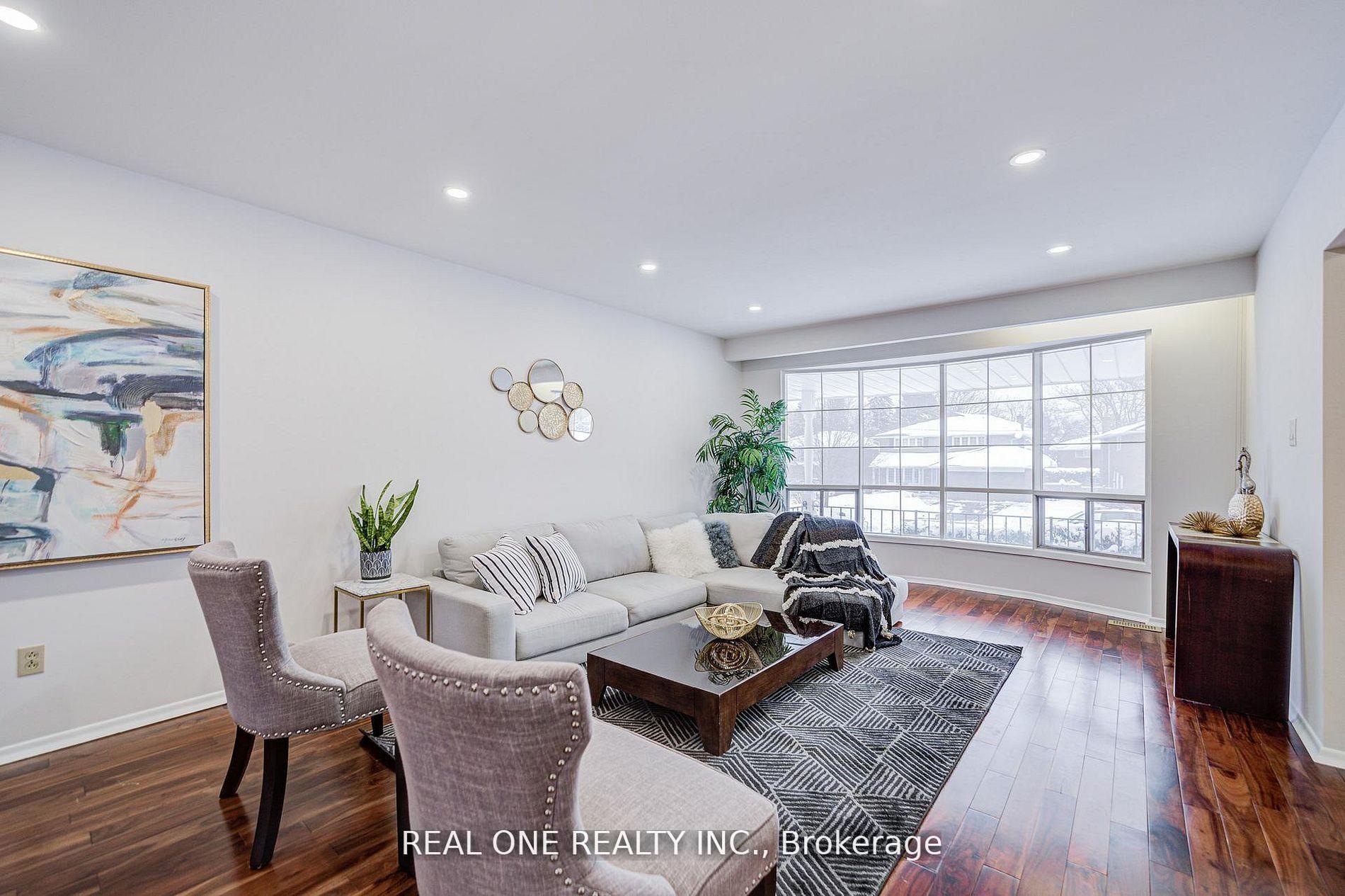 Photo 8 of 22 Kenmanor Boulevard, Scarborough, L'Amoreaux — HOMEH