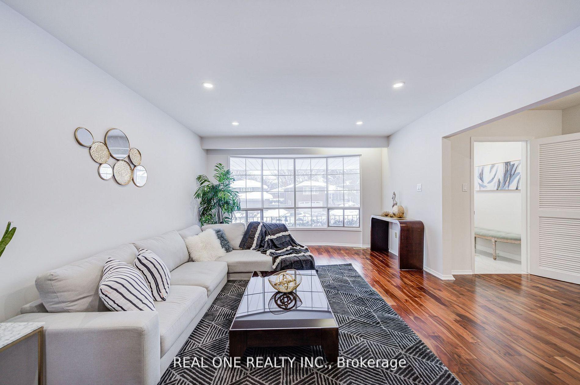 Photo 9 of 22 Kenmanor Boulevard, Scarborough, L'Amoreaux — HOMEH