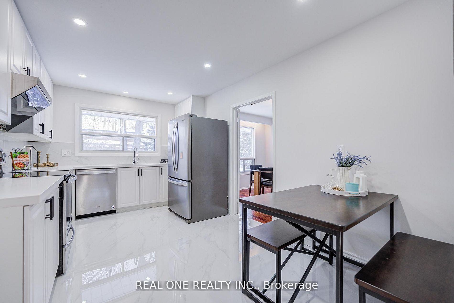 Photo 13 of 22 Kenmanor Boulevard, Scarborough, L'Amoreaux — HOMEH