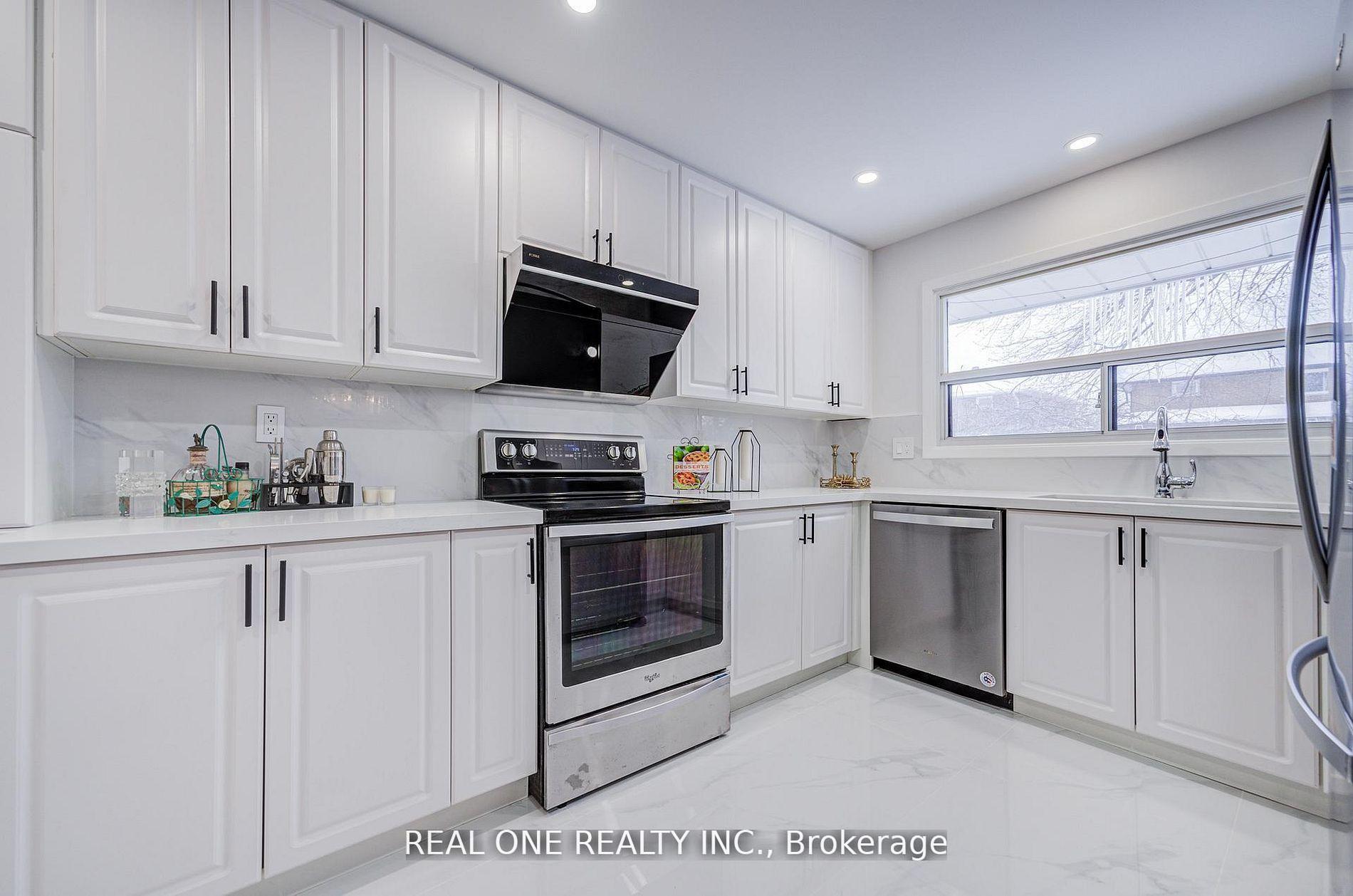 Photo 17 of 22 Kenmanor Boulevard, Scarborough, L'Amoreaux — HOMEH