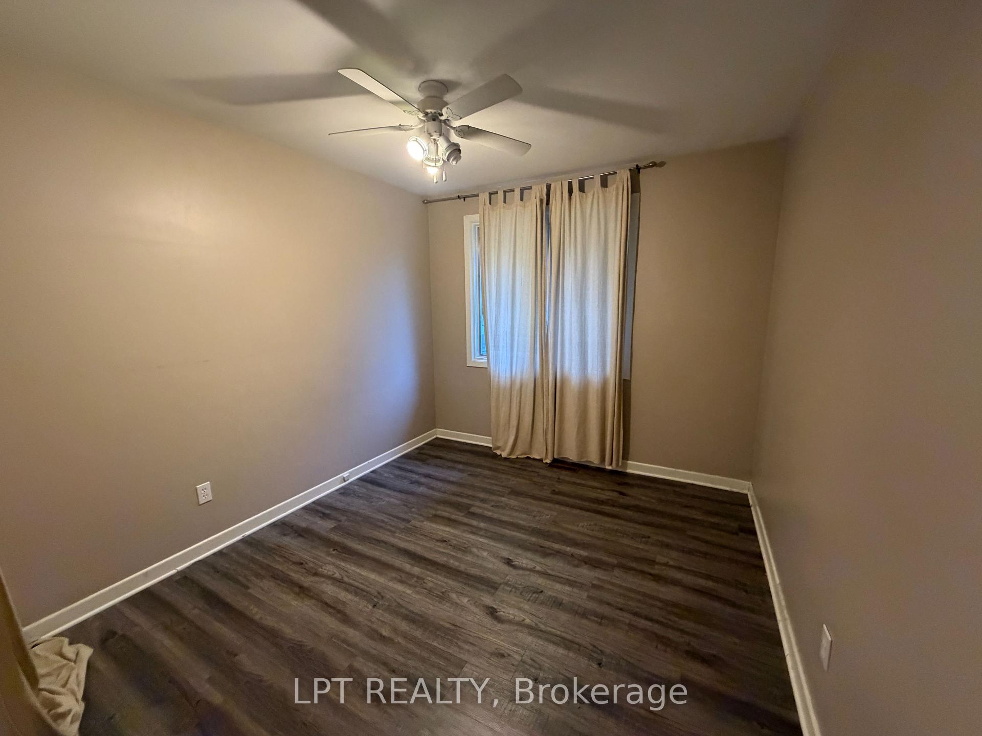 Photo 4 of 27 Paperbirch Crescent, London, North K — HOMEH