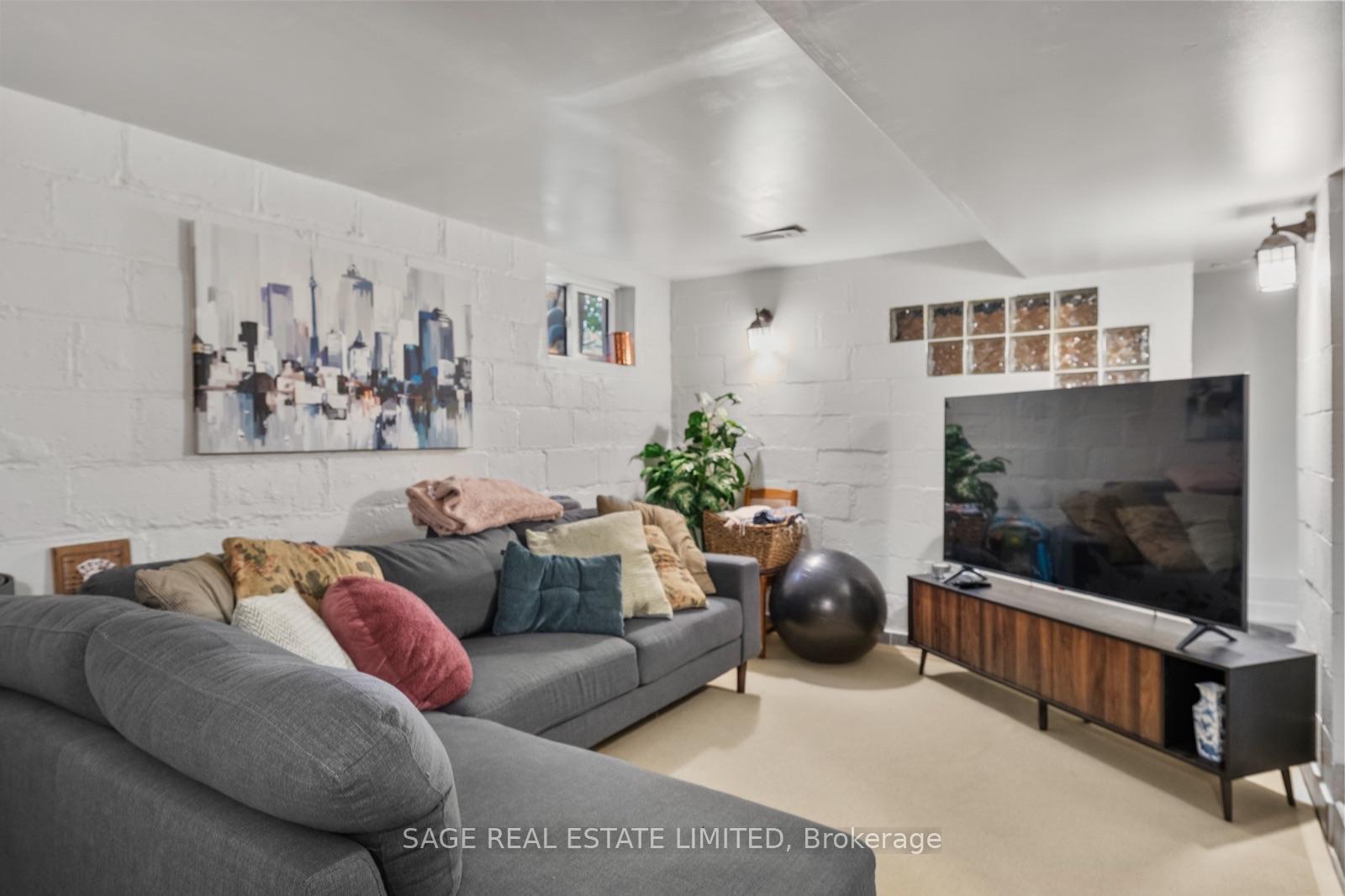 Photo 25 of 1084 Pape Avenue, Toronto, Broadview North — HOMEH