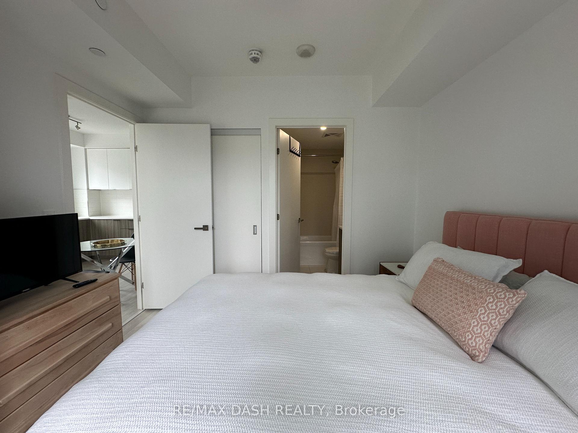 Photo 19 of Unit 215, 223 St Clair Avenue W, Toronto, Casa Loma — HOMEH