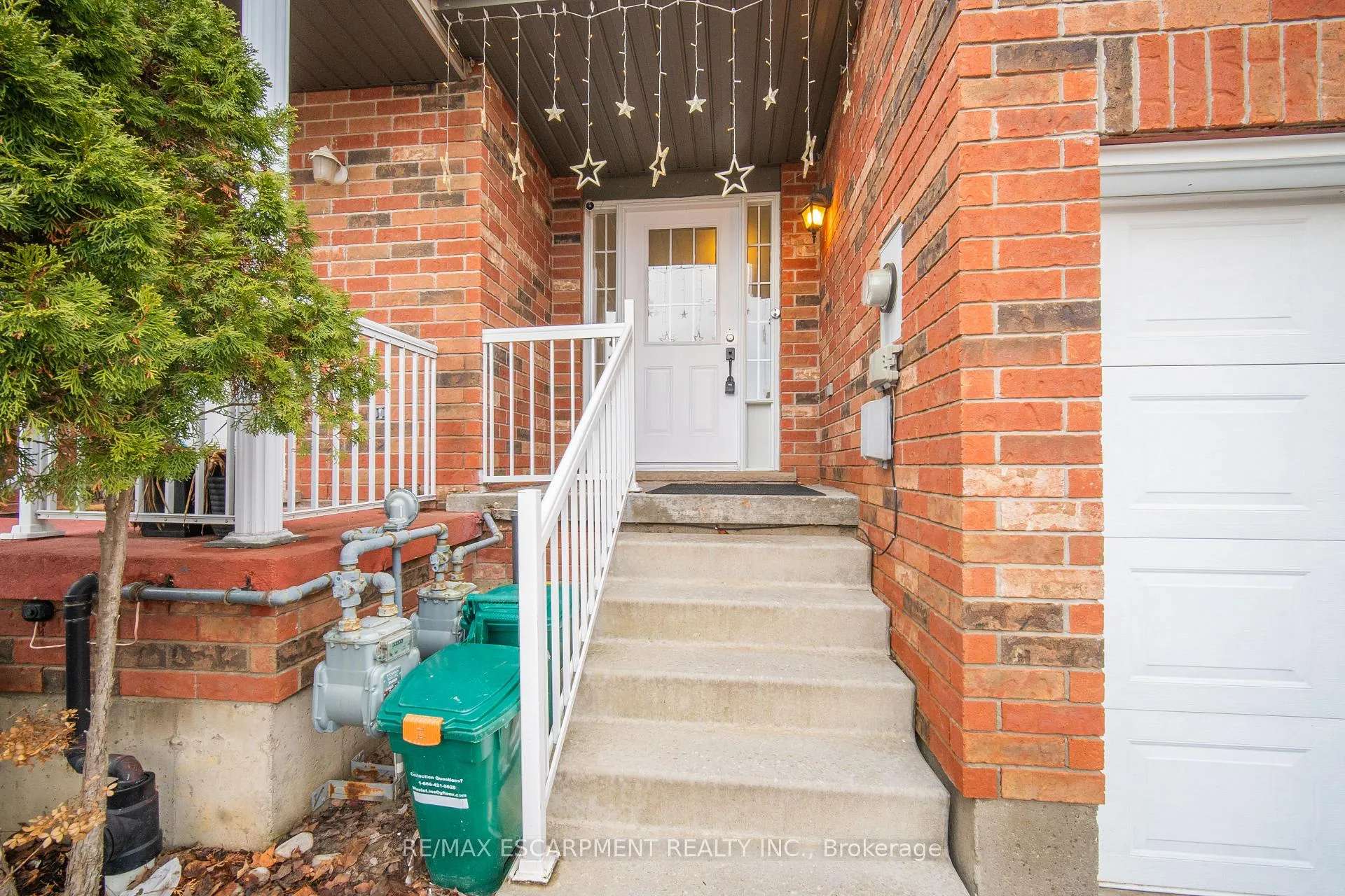 Photo 2 of 284 Sophia Crescent, Kitchener, Huron Park — HOMEH