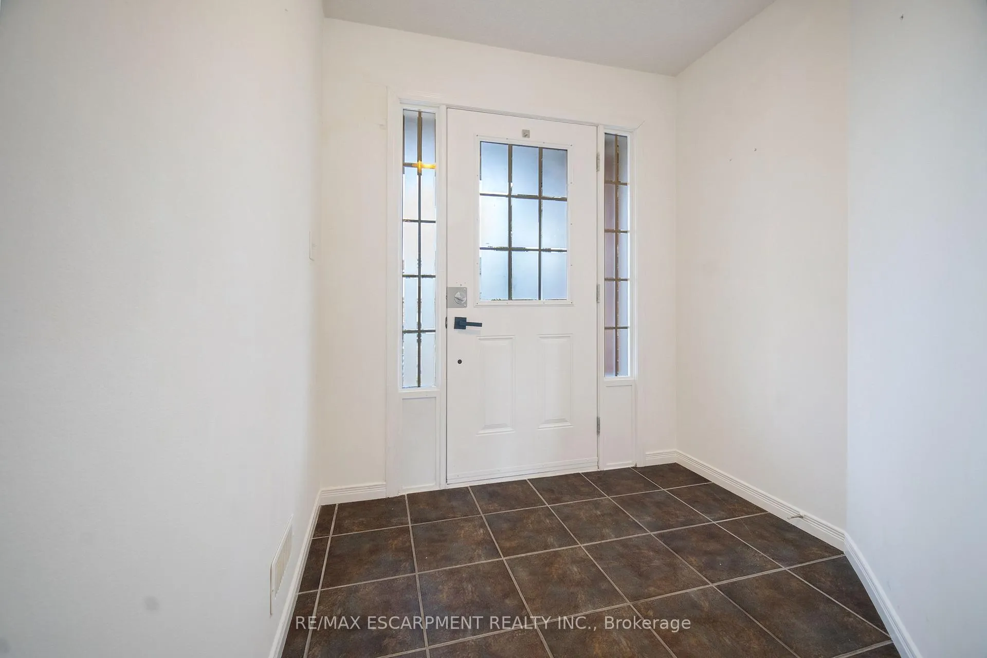 Photo 3 of 284 Sophia Crescent, Kitchener, Huron Park — HOMEH