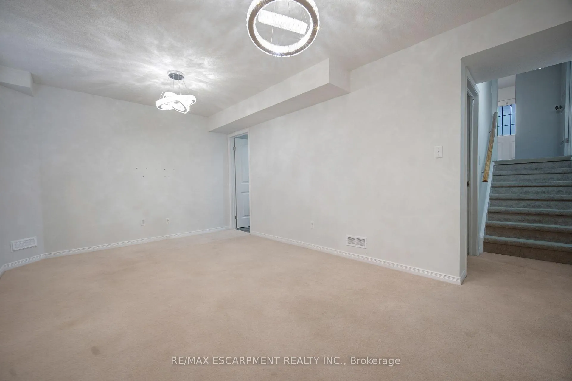 Photo 6 of 284 Sophia Crescent, Kitchener, Huron Park — HOMEH