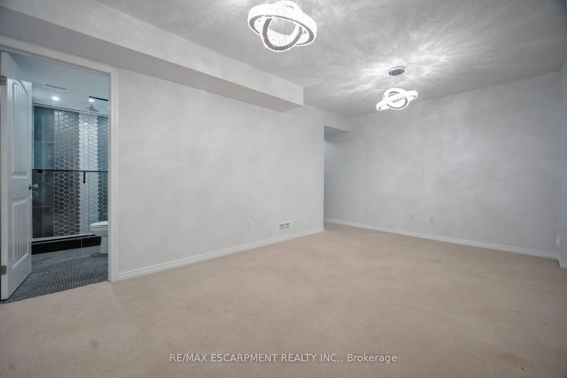Photo 7 of 284 Sophia Crescent, Kitchener, Huron Park — HOMEH