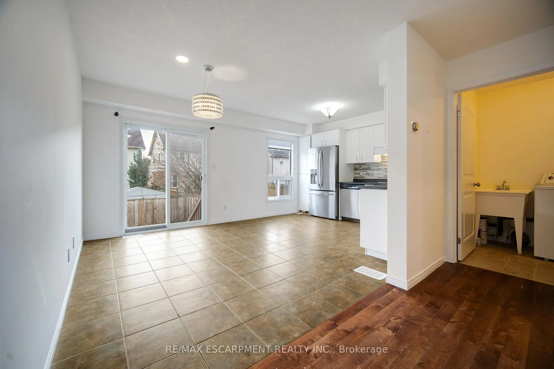 Photo 14 of 284 Sophia Crescent, Kitchener, Huron Park — HOMEH