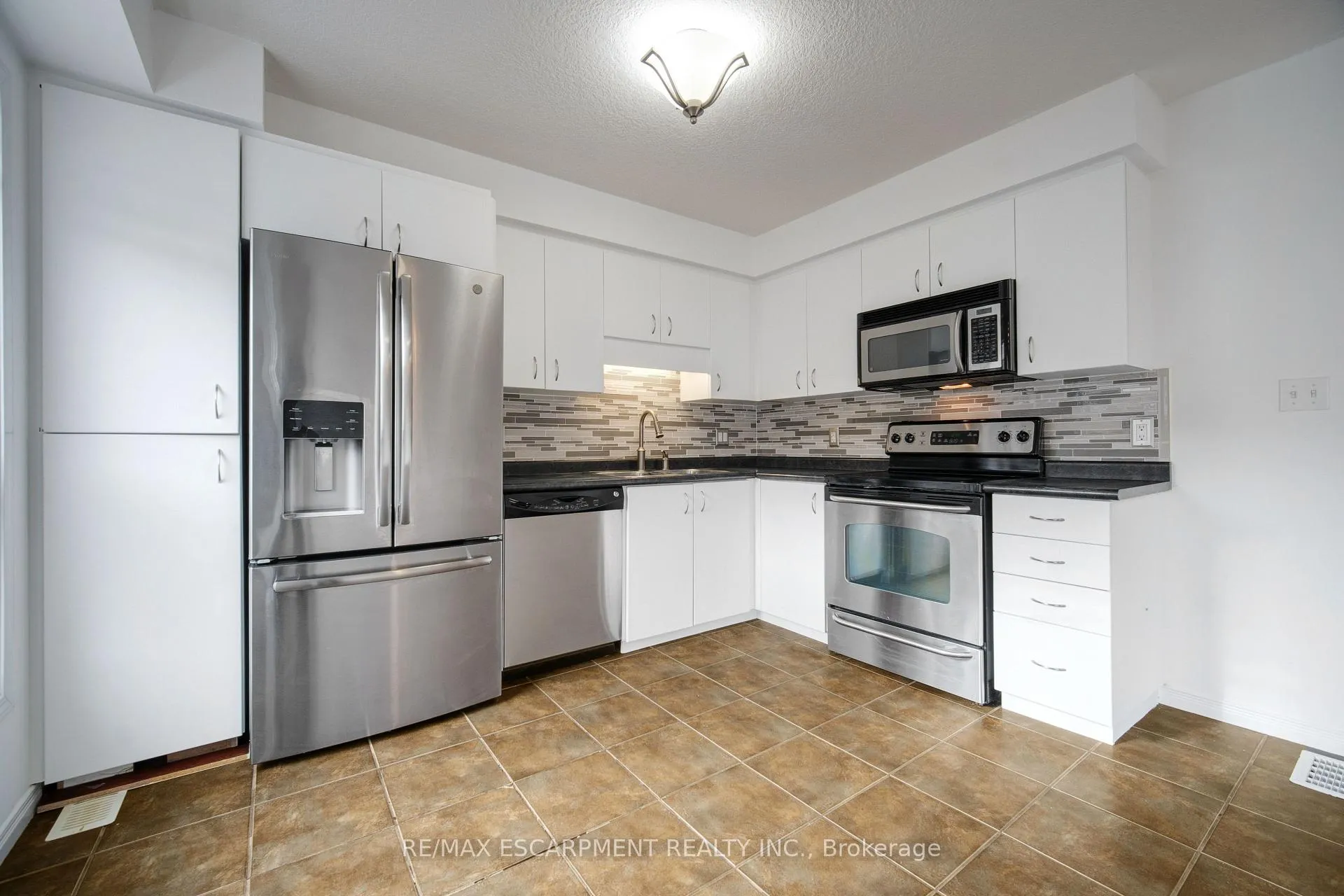 Photo 16 of 284 Sophia Crescent, Kitchener, Huron Park — HOMEH