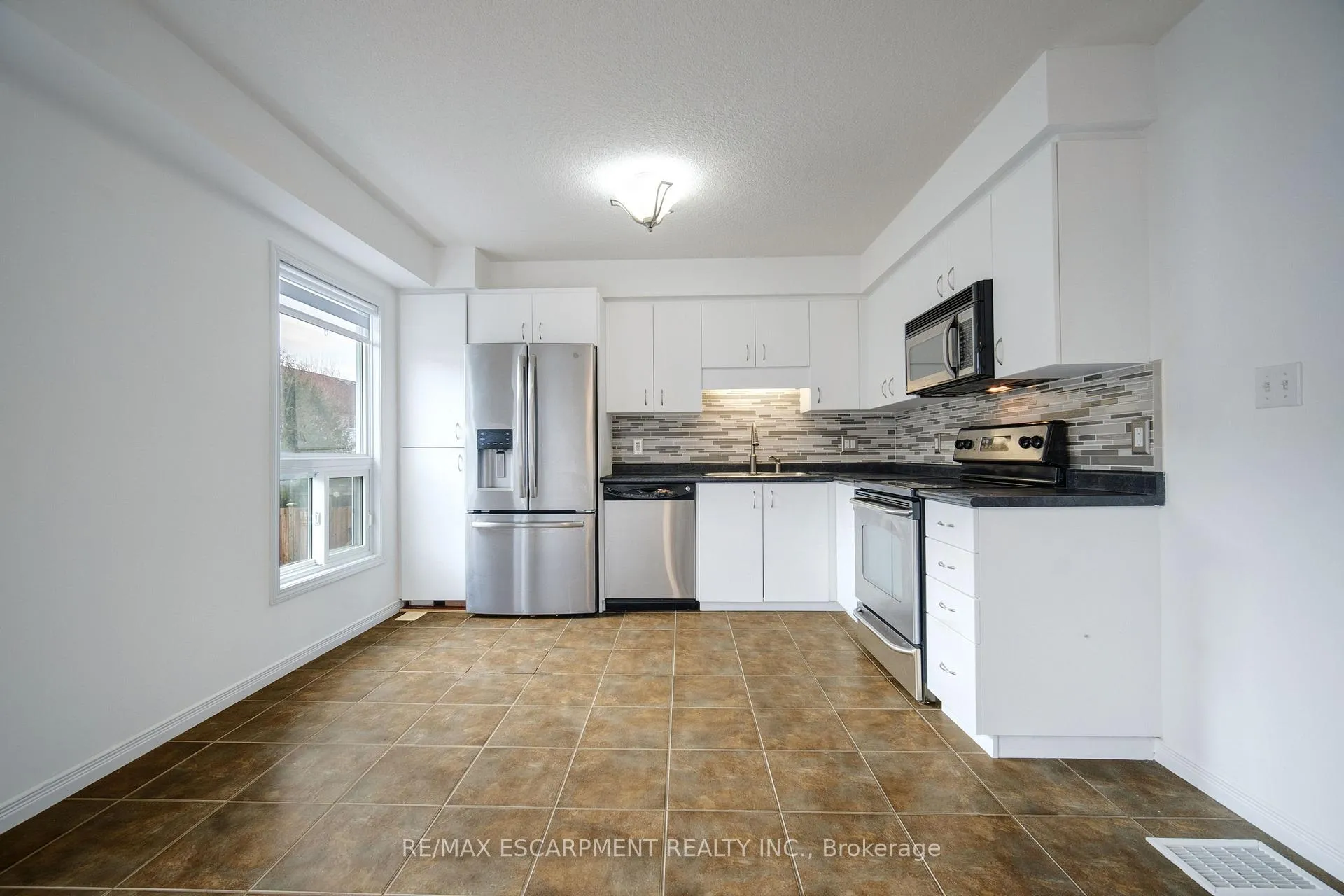 Photo 17 of 284 Sophia Crescent, Kitchener, Huron Park — HOMEH