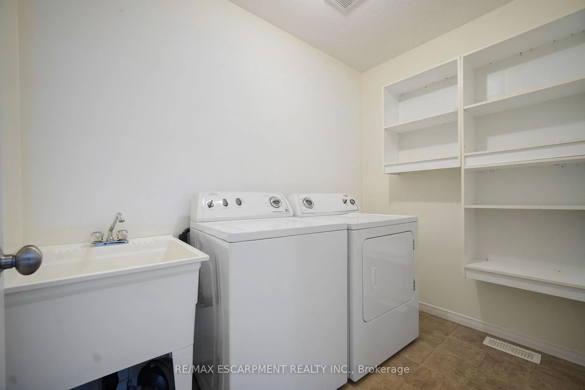 Photo 21 of 284 Sophia Crescent, Kitchener, Huron Park — HOMEH