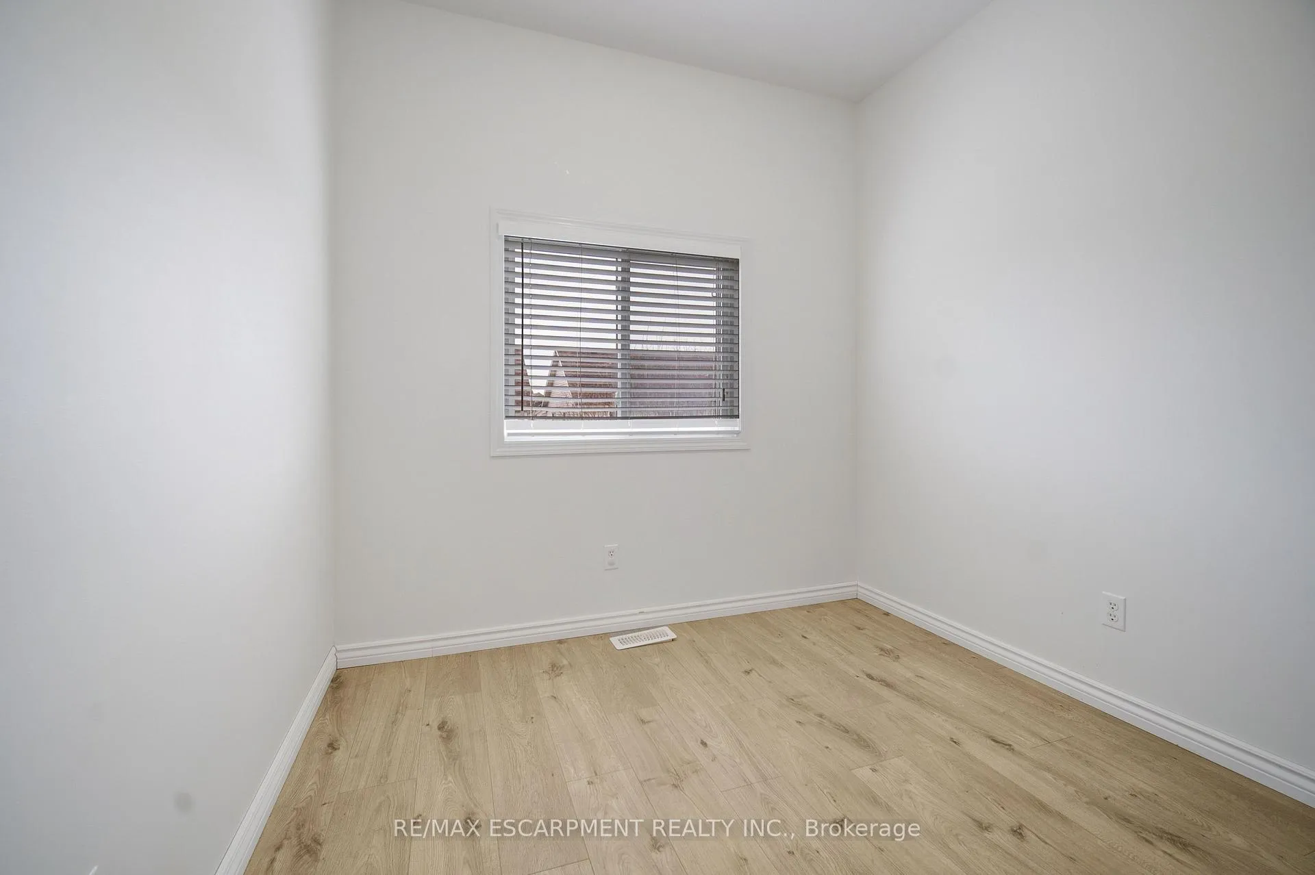 Photo 29 of 284 Sophia Crescent, Kitchener, Huron Park — HOMEH