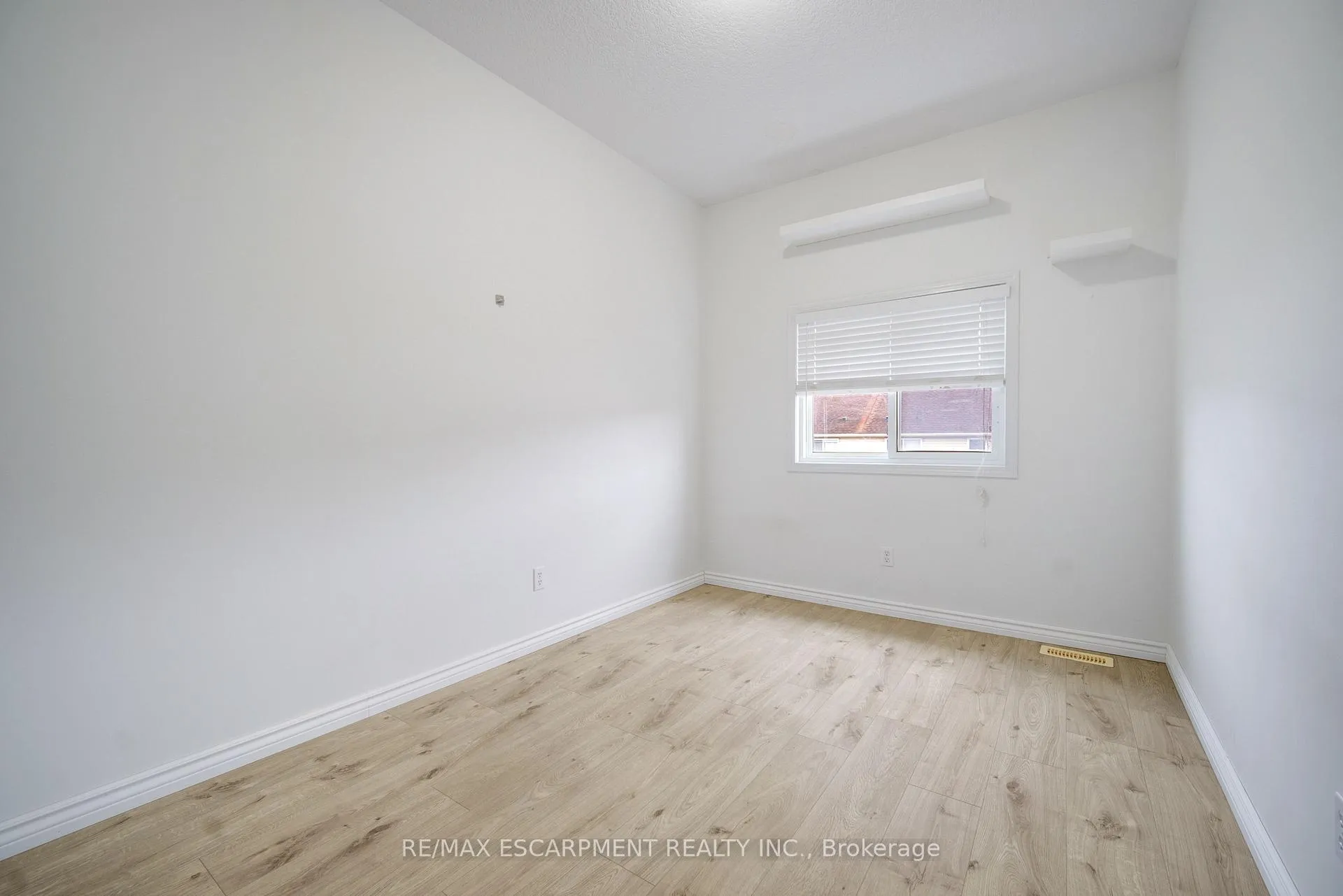 Photo 30 of 284 Sophia Crescent, Kitchener, Huron Park — HOMEH