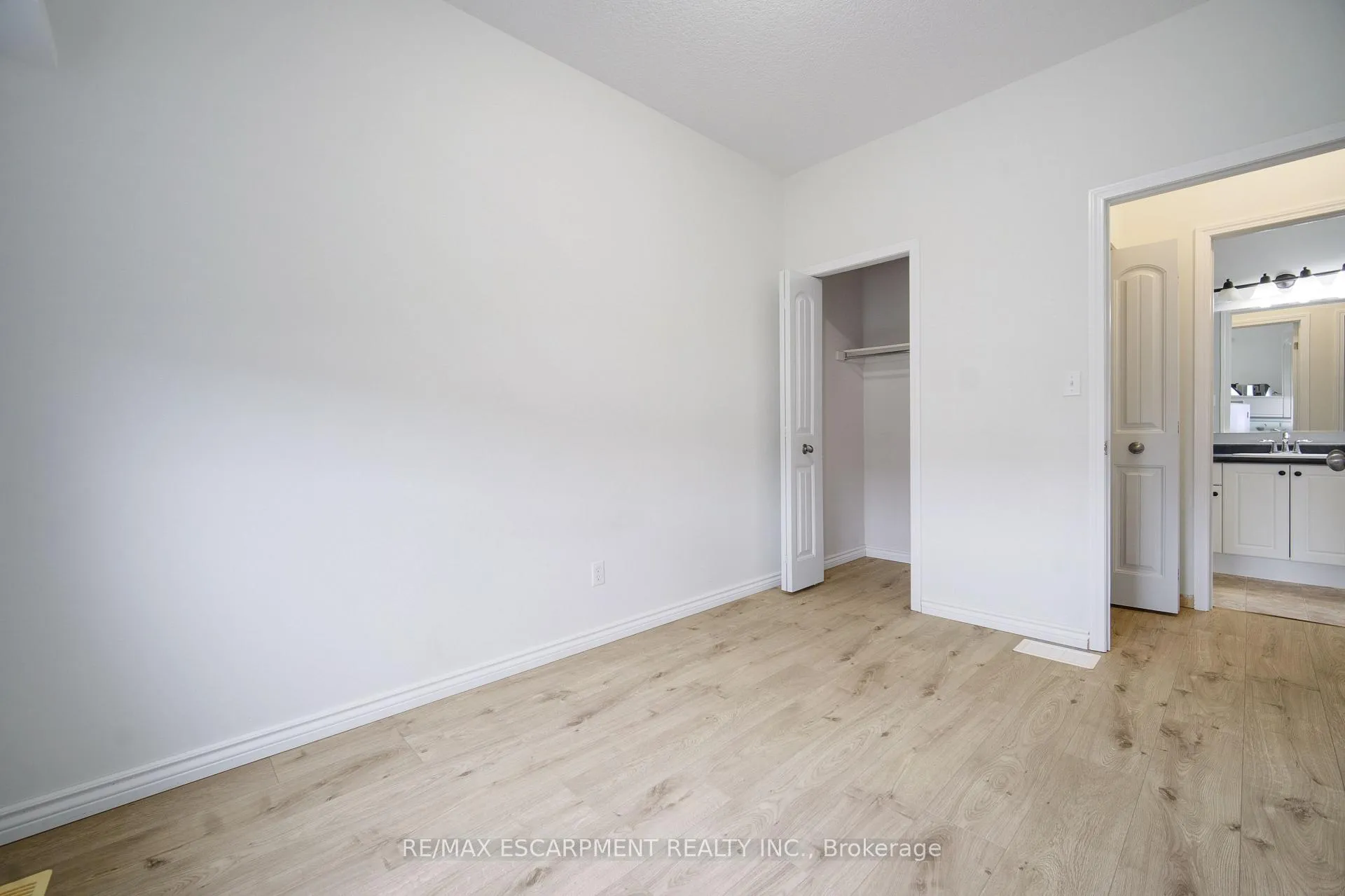 Photo 31 of 284 Sophia Crescent, Kitchener, Huron Park — HOMEH