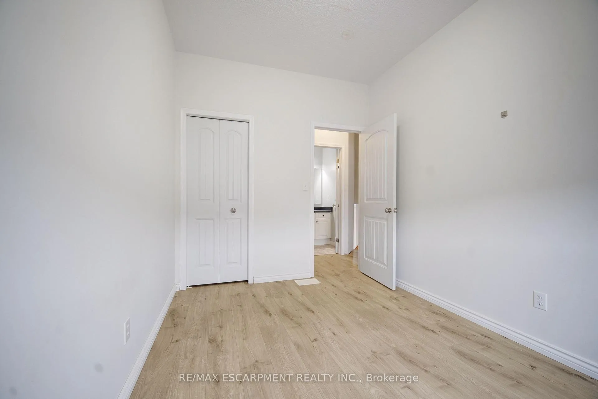 Photo 32 of 284 Sophia Crescent, Kitchener, Huron Park — HOMEH
