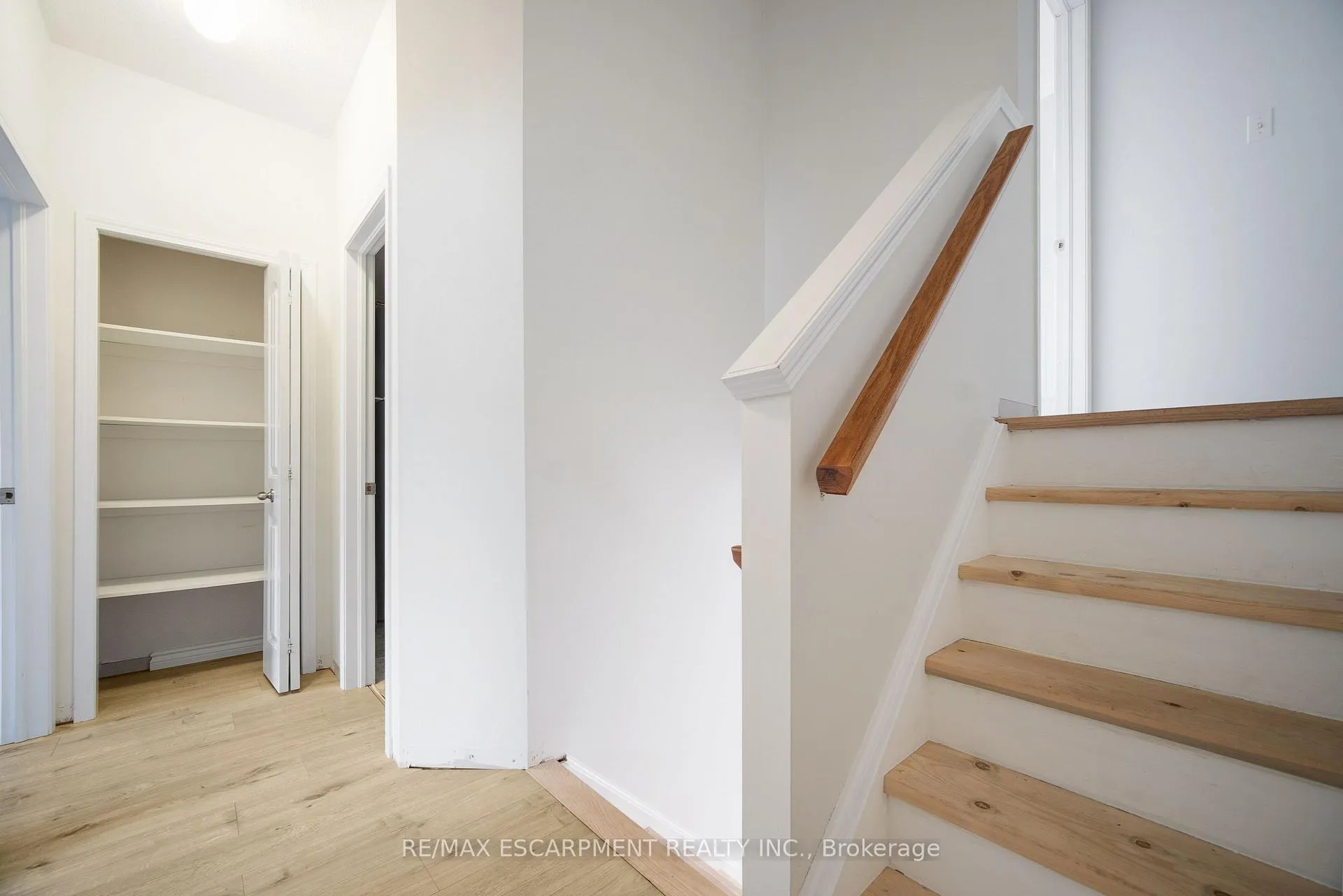 Photo 33 of 284 Sophia Crescent, Kitchener, Huron Park — HOMEH