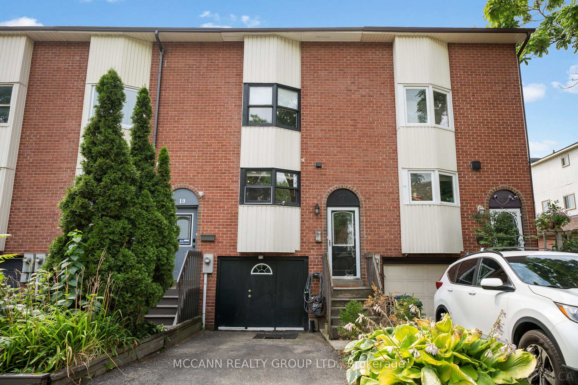 Photo 2 of 17 Sydenham Street, Toronto, Regent Park — HOMEH