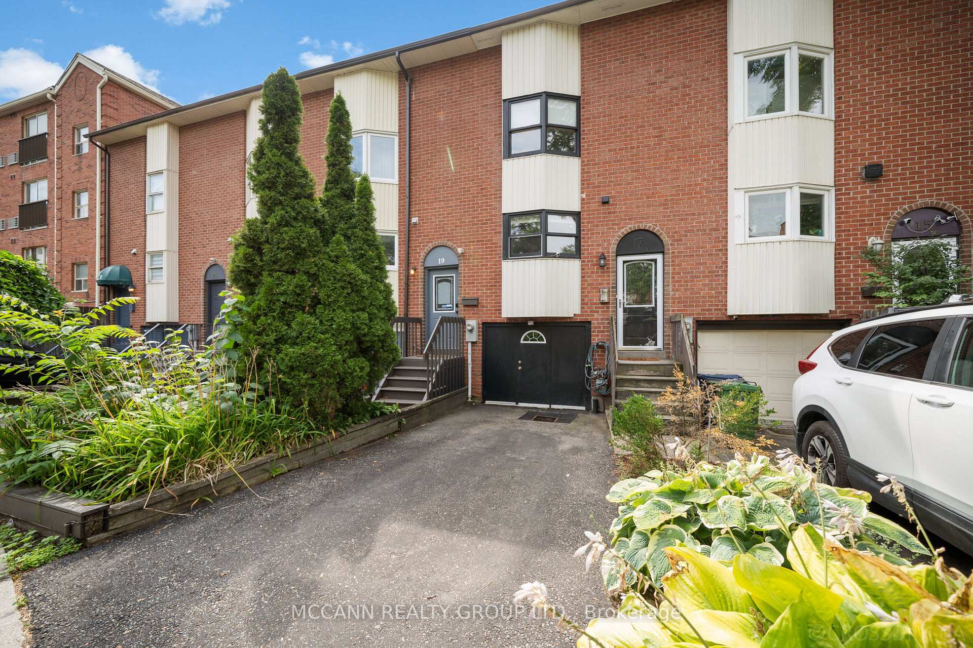 Photo 4 of 17 Sydenham Street, Toronto, Regent Park — HOMEH