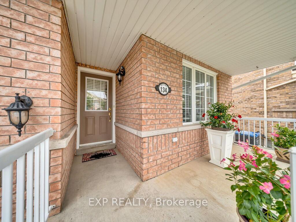 Photo 4 of 134 Dells Crescent, Brampton, Fletcher's Meadow — HOMEH