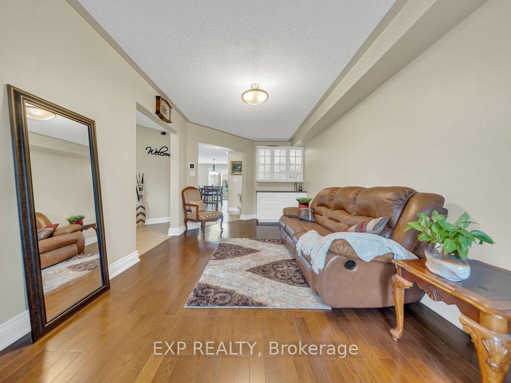 Photo 7 of 134 Dells Crescent, Brampton, Fletcher's Meadow — HOMEH
