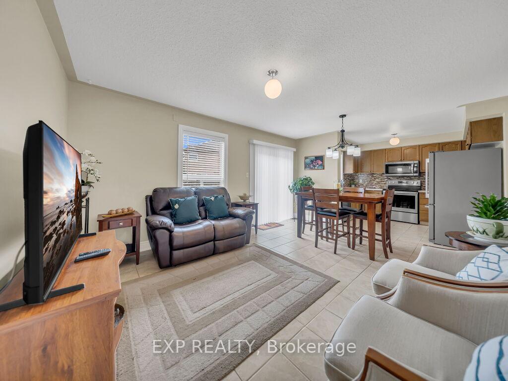 Photo 10 of 134 Dells Crescent, Brampton, Fletcher's Meadow — HOMEH